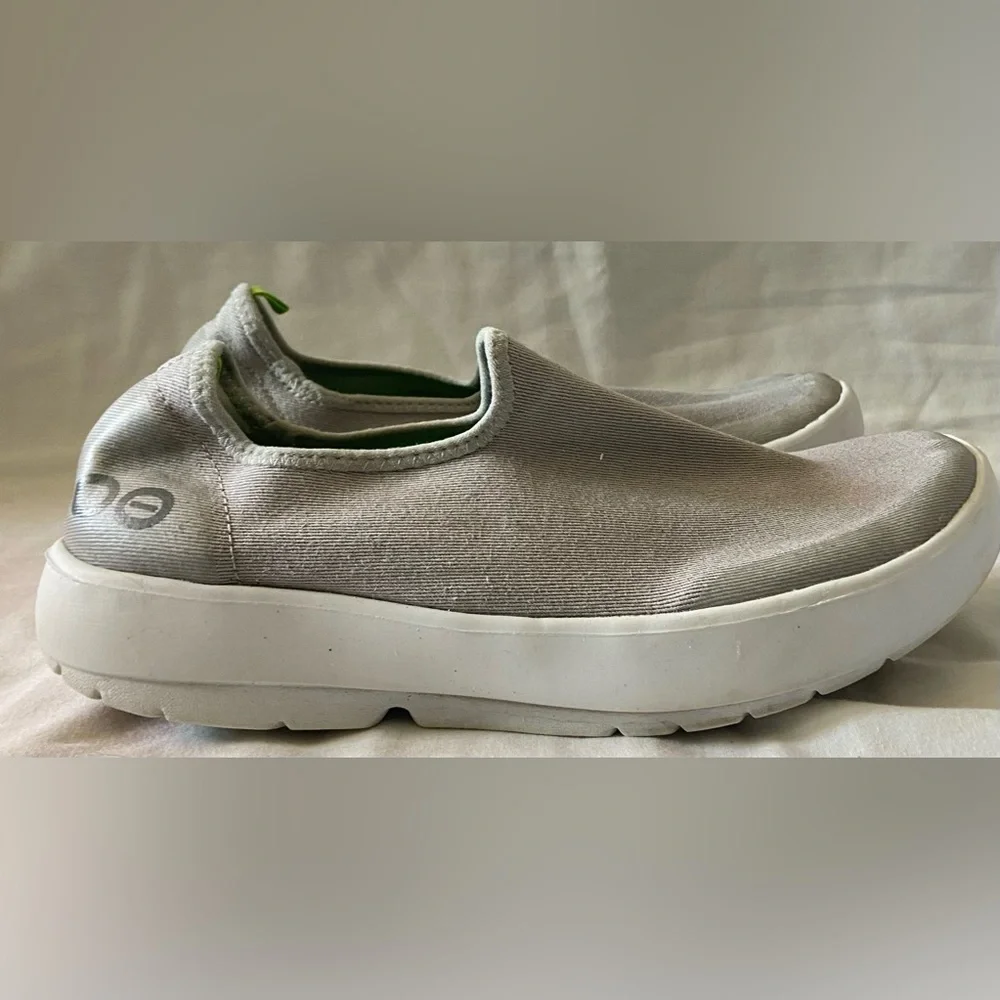 OOFOS OOmg eeZee Low Women's Comfort Sneakers Shoes White Size 8